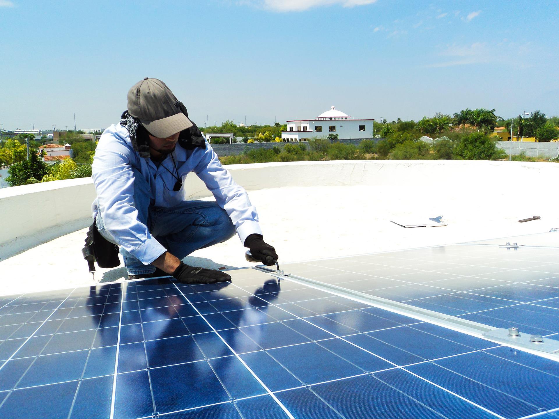 solar-panels-installing